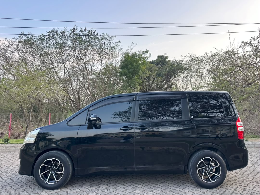 TOYOTA NOAH NEW thumbnail 8